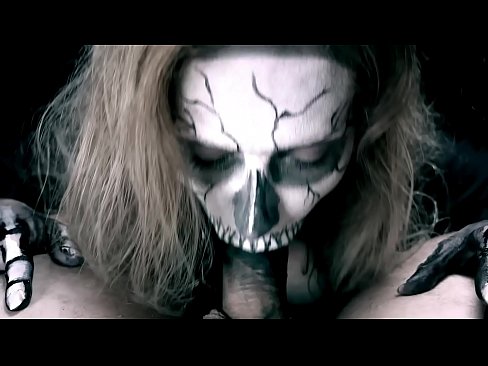 ❤️ Demon nga babaye nga nagsuso sa manok uban sa iyang itom nga baba ug gilamoy cum. ❤❌ Porn video sa amon ❌